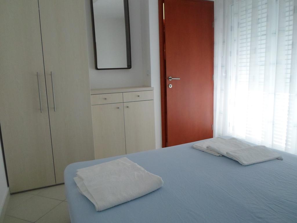 Apartments Biba Novalja Ruang foto