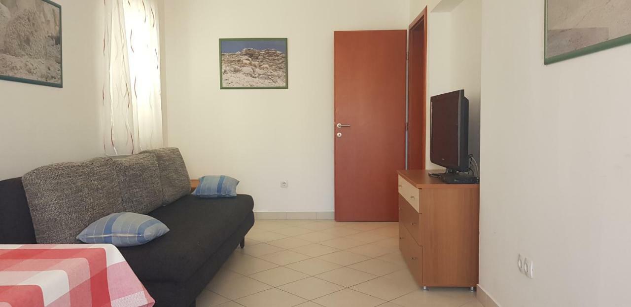 Apartments Biba Novalja Bagian luar foto