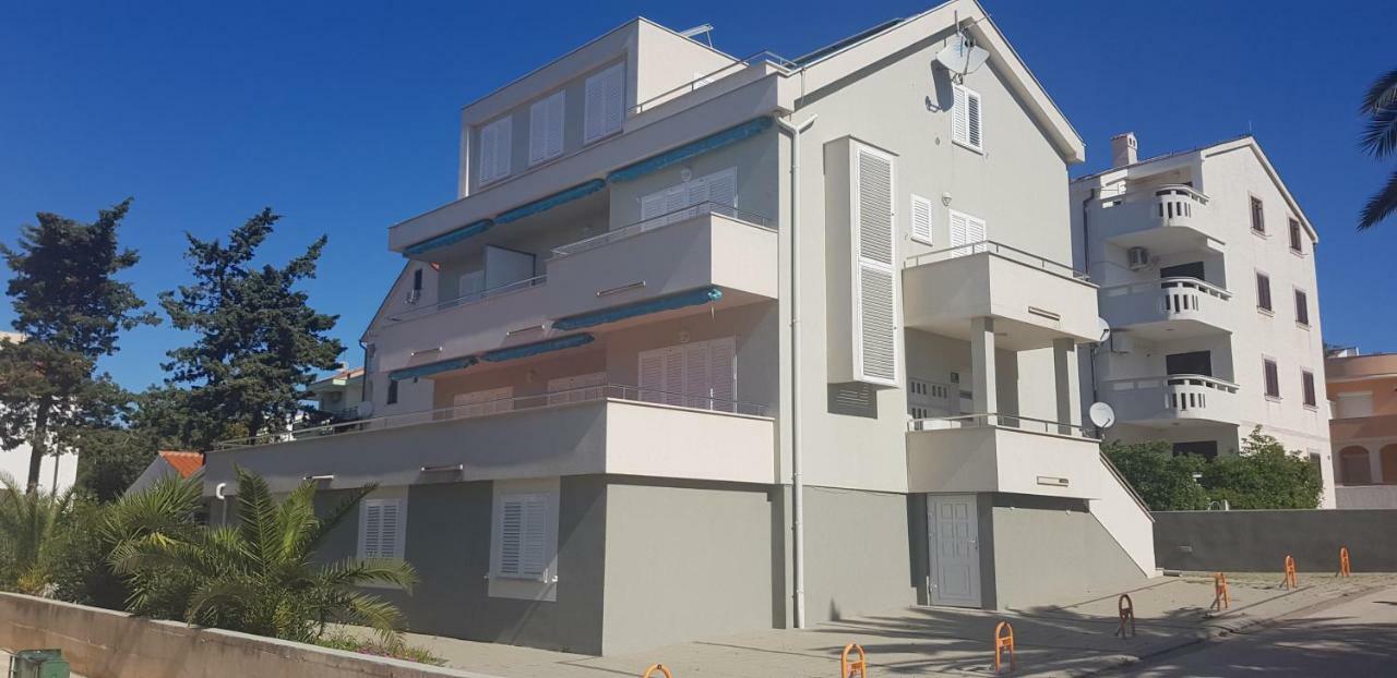Apartments Biba Novalja Bagian luar foto