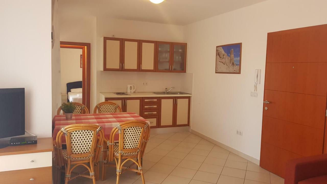 Apartments Biba Novalja Bagian luar foto
