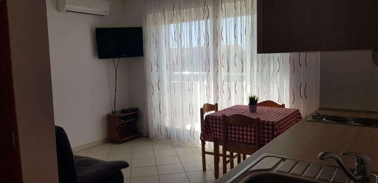 Apartments Biba Novalja Bagian luar foto